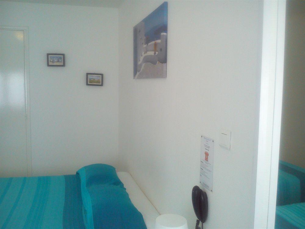 Logis Louise De Savoie Hotel 2*