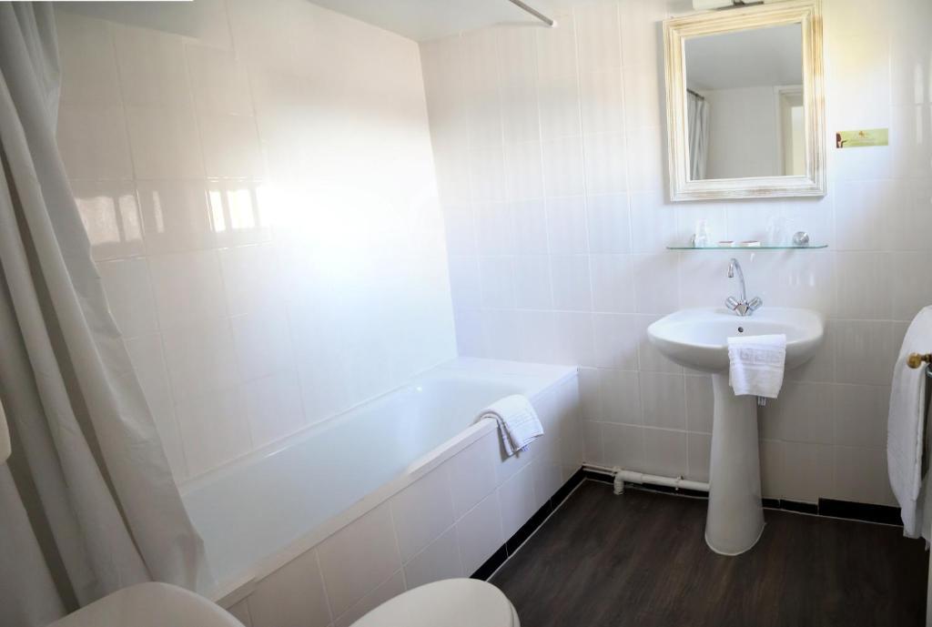 Logis Louise De Savoie 2*